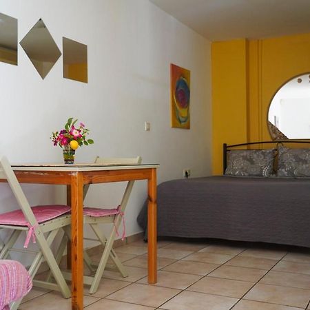 Cosy Guest House With Private Yard Saronida Екстер'єр фото