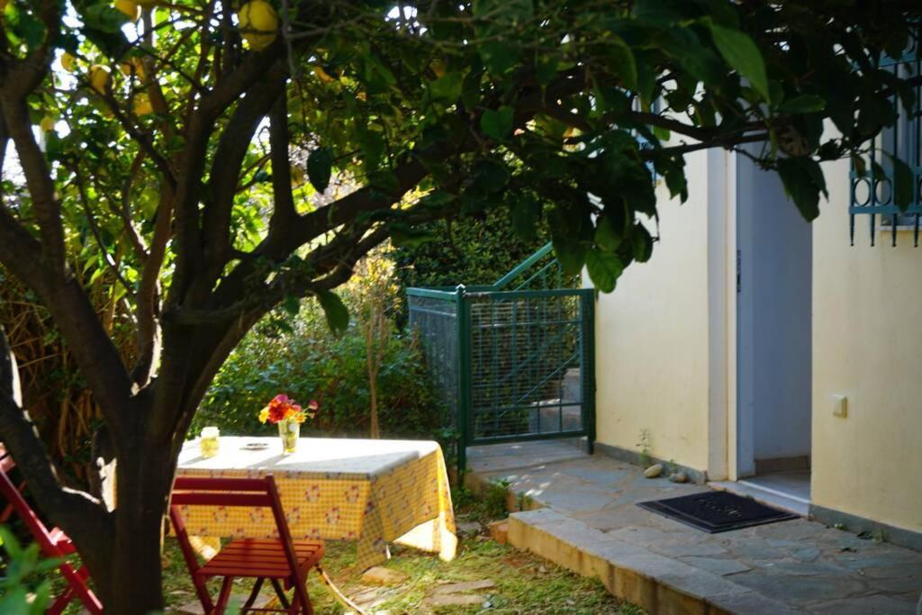 Cosy Guest House With Private Yard Saronida Екстер'єр фото