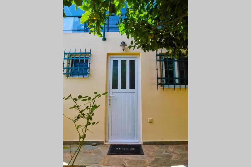 Cosy Guest House With Private Yard Saronida Екстер'єр фото