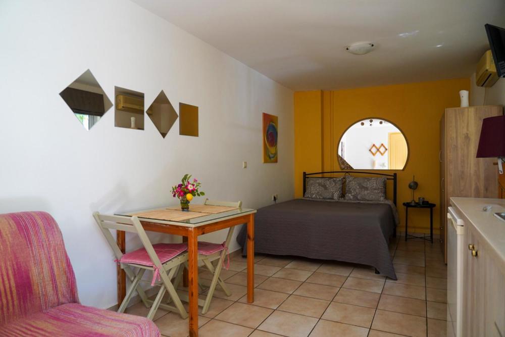 Cosy Guest House With Private Yard Saronida Екстер'єр фото