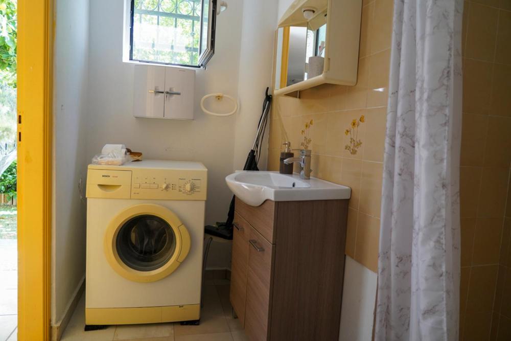 Cosy Guest House With Private Yard Saronida Екстер'єр фото