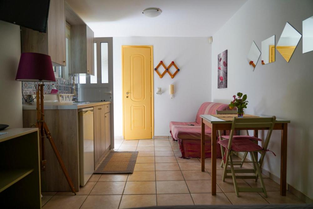 Cosy Guest House With Private Yard Saronida Екстер'єр фото