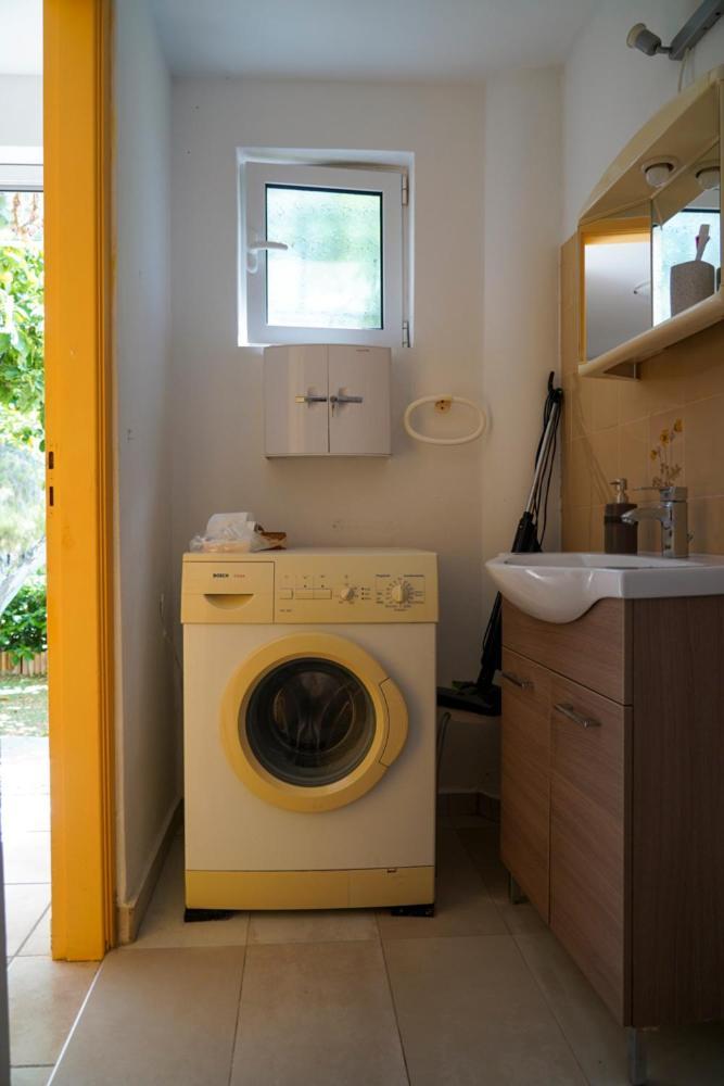 Cosy Guest House With Private Yard Saronida Екстер'єр фото